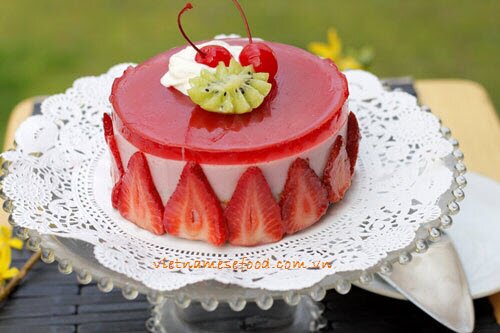 Bánh Strawberry Mousse Cake